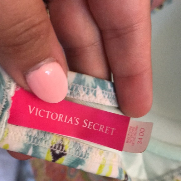 34DD Victoria’s Secret bikini top - Picture 2 of 3